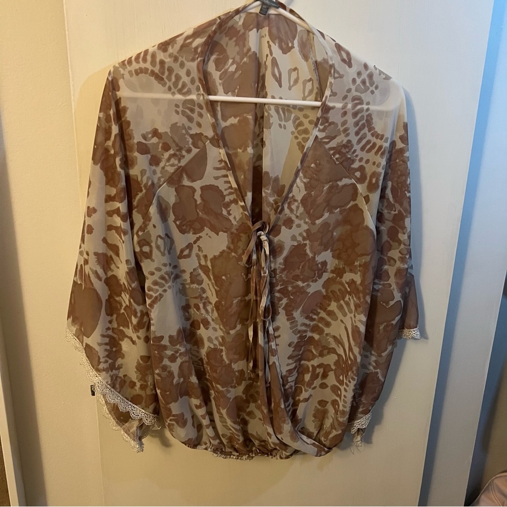 WHITE AND PINK WIDE SLEEVE BLOUSE, size XL